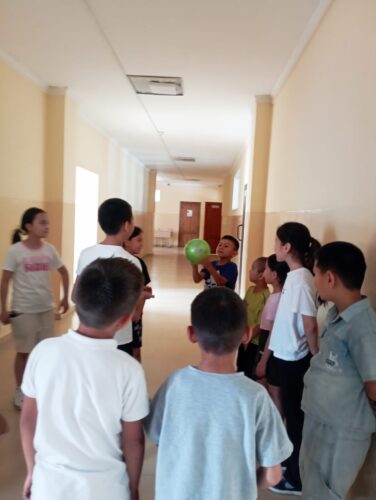 Преподаватели отдела Мира творчество,  закончили работу в пришкольных летних лагерях.