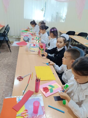 Городской центр творчества школьников "Кыргызстан балдары" поздравляет все учителей с праздником!