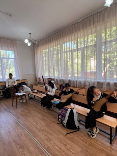 Работа в кружках и студиях.