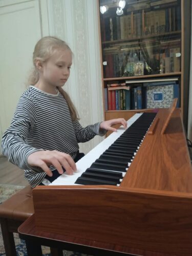 Работа в кружках и студиях.